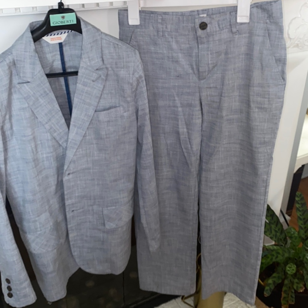 Boys light blue linen type suit! Excellent condition! Size 16 from Target!